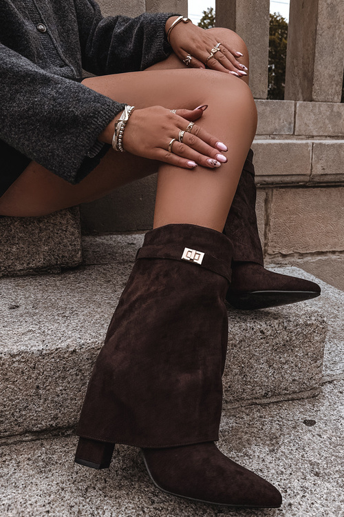 Zateplené dámské kozačky na podpatku s ozdobným páskem čokoládové Luvielle