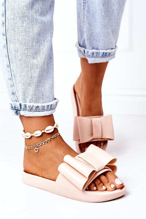 Gumové žabky s béžou v apríli