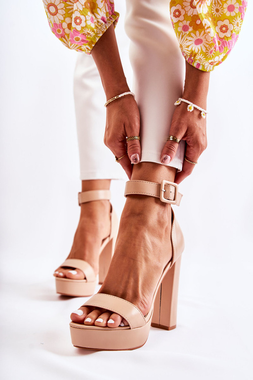 Kožené sandále na béžovom medanos