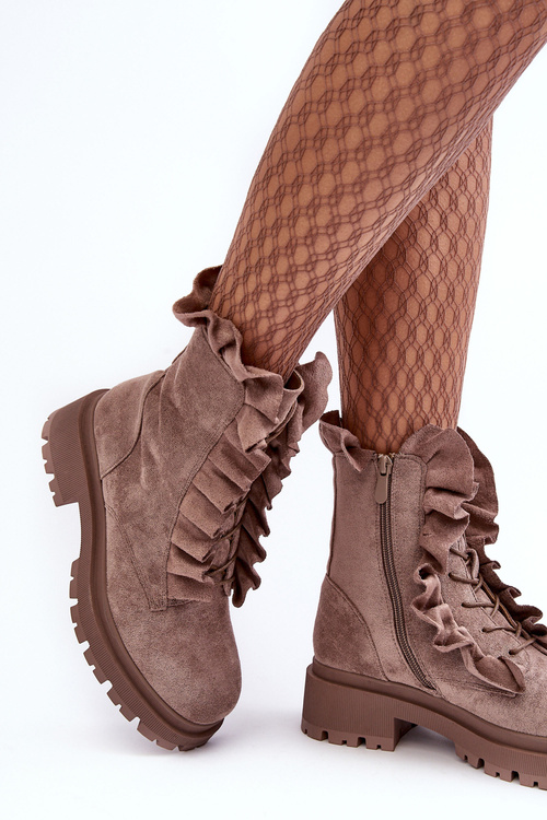 Suve Izolované topánky s plochým zakotveným tmavými béžovými zložkami