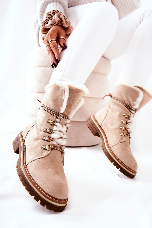 Béžové izolované topánky