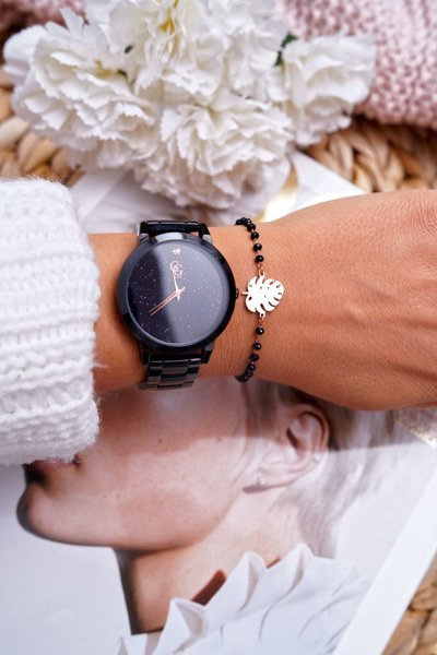 Dámsky náramok na reťazovom reťazovom zlatom čiernom korálikoch listových listových listov