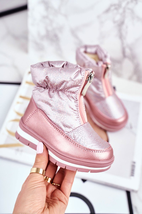 Detské snehové topánky izolované ružovými vlnenými bublinkami