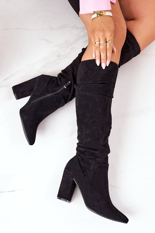 Čierne topánky zapôsobiace v Spitz