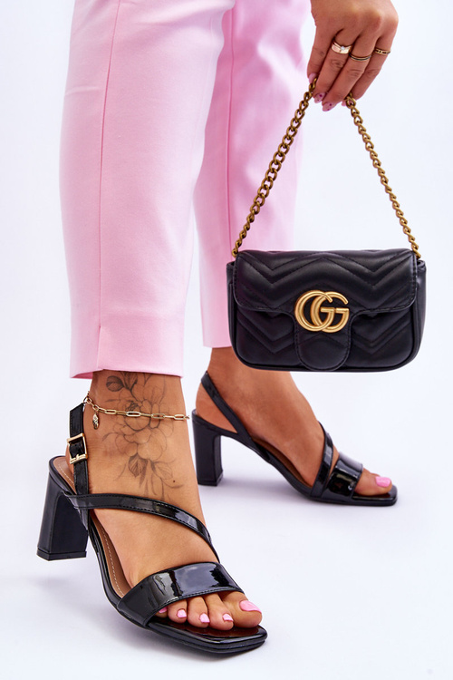 Ženské lakované sandále na post čiernej Carrie