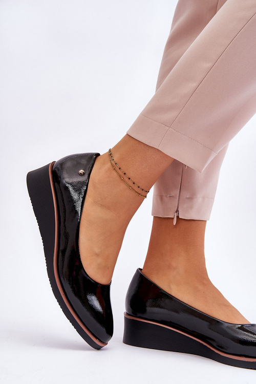 Klasické lakované čerpadlá na klinoch čiernej paoly