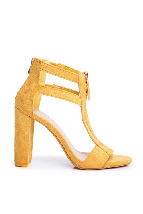 Semišové sandále na stĺpej žltej hlúposti