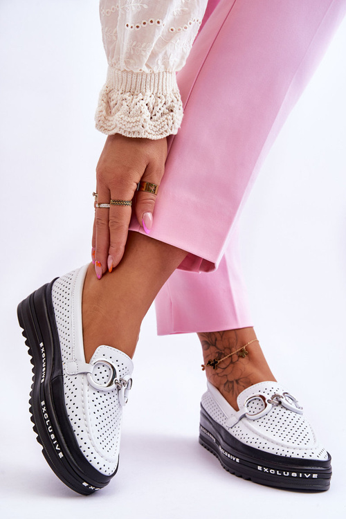 Klasické prolamované kožené mokasíny s dekorací bílou Rendy