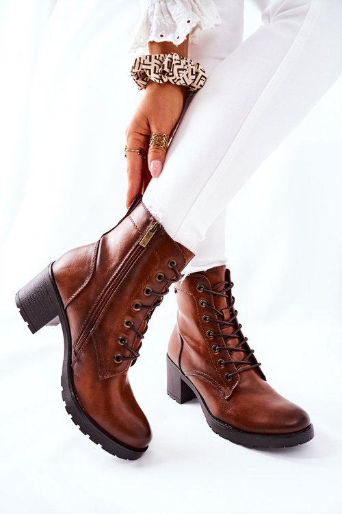 Dámske topánky na stĺpom izolovanom Camel Dunaff