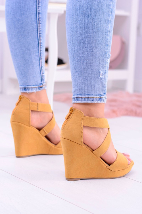 Pohodlné dámské žluté sandály klíny Mirabet