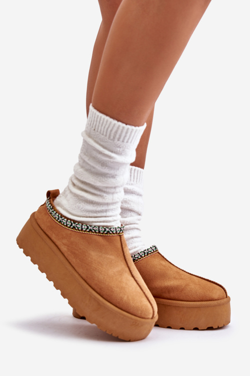 Dámské pantofle na platformě s výšivkou Neroma