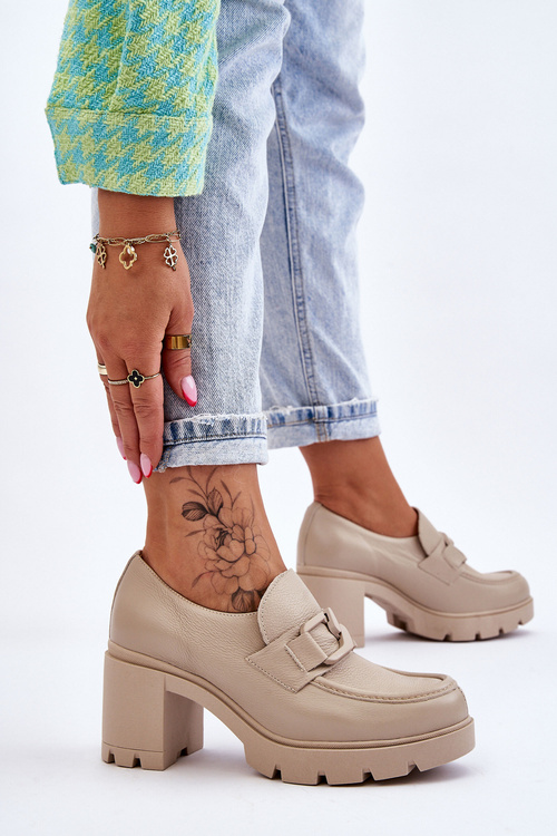 Elegantné topánky na mieste s dekoráciou béžový lemar Harmel