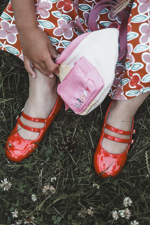 Lakované dětské baletky s červenými proužky Margenis