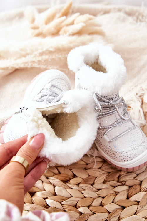 Snehové topánky izolované s kožušinovými bielymi hviezdami