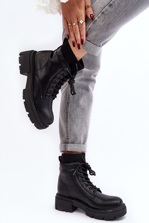 Ženské topánky s čiernymi ponožkami Rivella