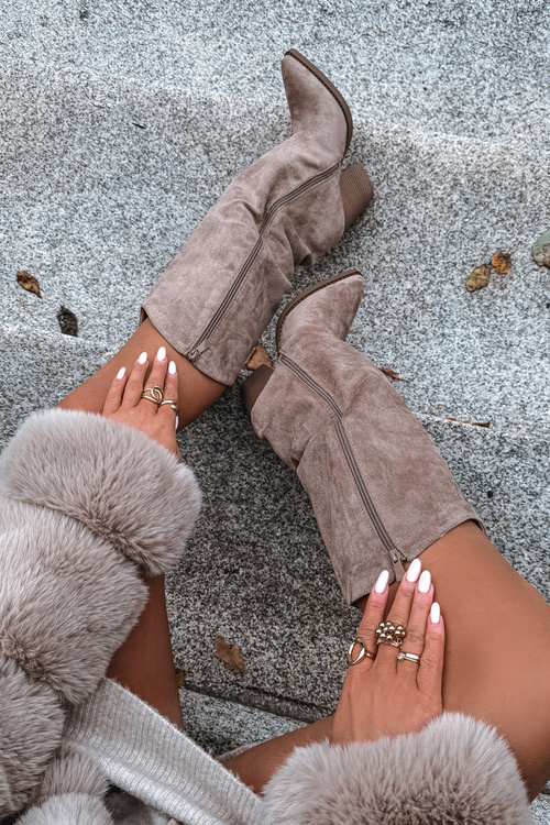 Oceplane kožené čižmy na opätku z eko zamatové béžové Mavine Kozaki Damskie