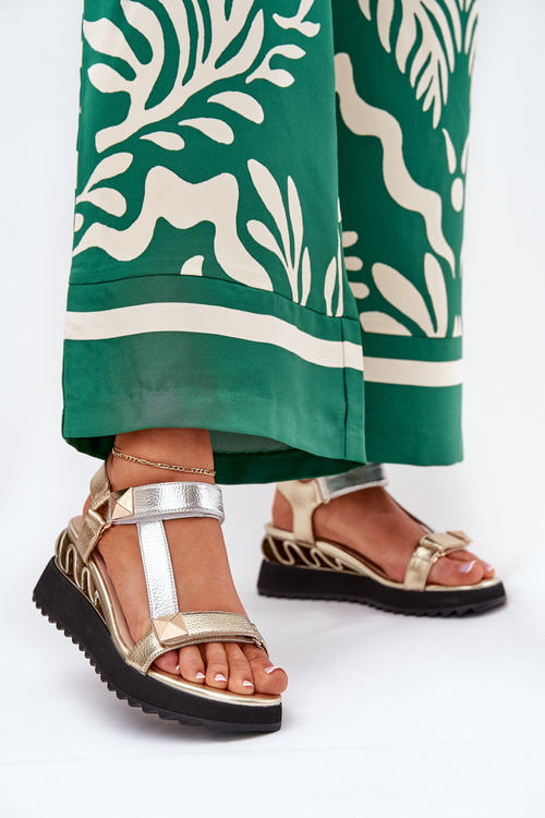 Dámské kožené sandály na klínu D&A CR51-135 zlaté-stříbrné