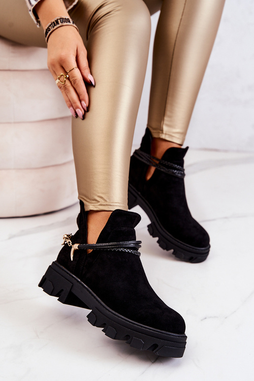 Čierne pruhy Moriah so semišovými topánkami s pruhmi