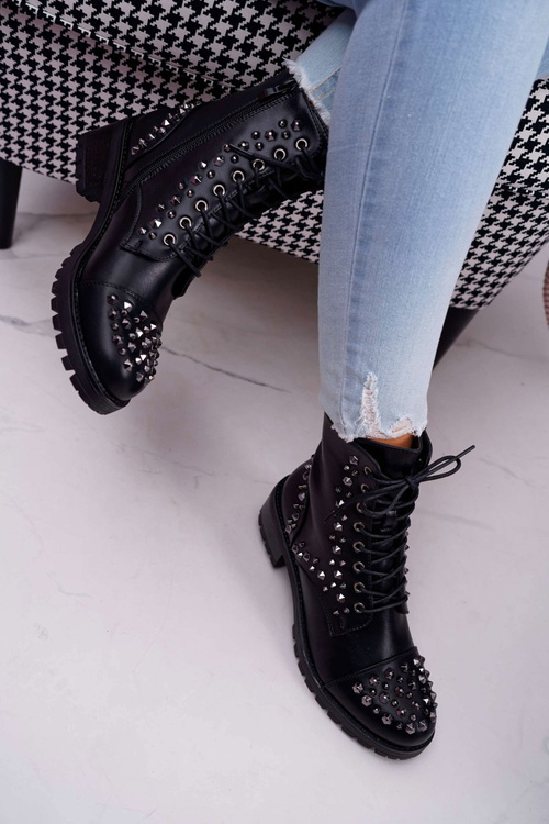 Pracovníky žien s čiernymi kamienkami