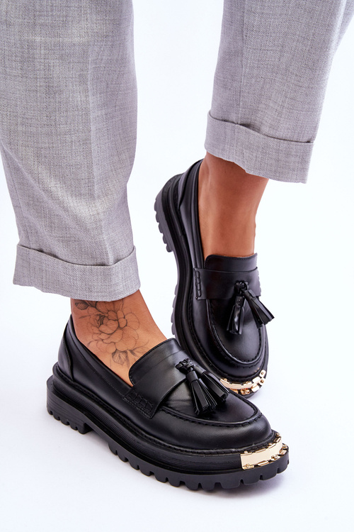 Klasické topánky mokasírov s lemovanou čiernou lonisou