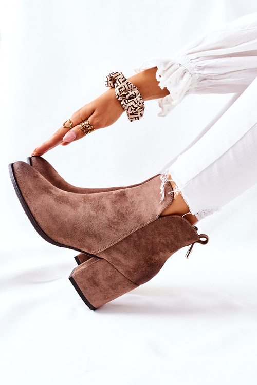 Dámske topánky na Carrick Suede Post