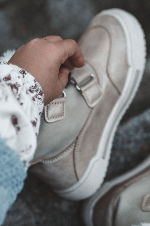 Detské izolované topánky na suchý zips Veľká hviezda KK374189 béžová zlatá