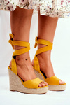 Dámske sandále na klinách zviazané žlté Belleza