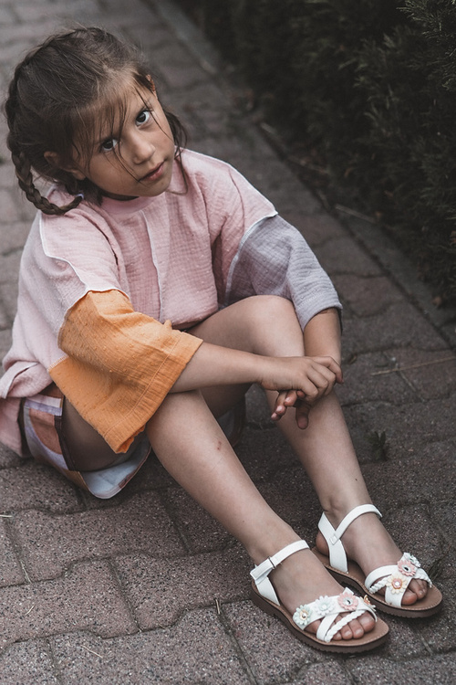 Detské Sandálky S Nálepkou S Kvietkami Biele Nestalee