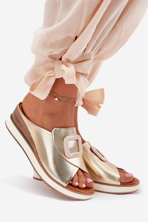 Dámské kožené pantofle na klínu Artiker 56C2146 zlaté