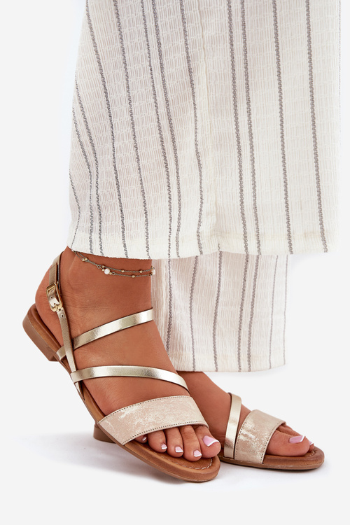 Kožené dámské sandály na plochém podpatku Maciejka 06966-25 zlaté