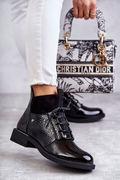 Maľované čipky s čiernymi katériami