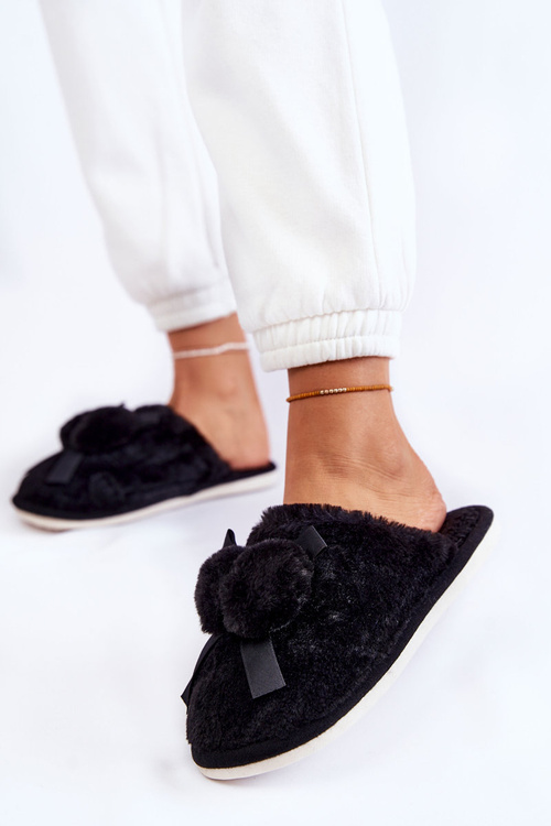 Ženské kožušiny papaci s pompoms čiernymi castello