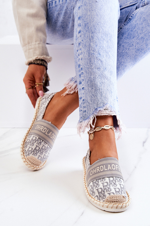 Klasické sivé espadrilles teplé čas