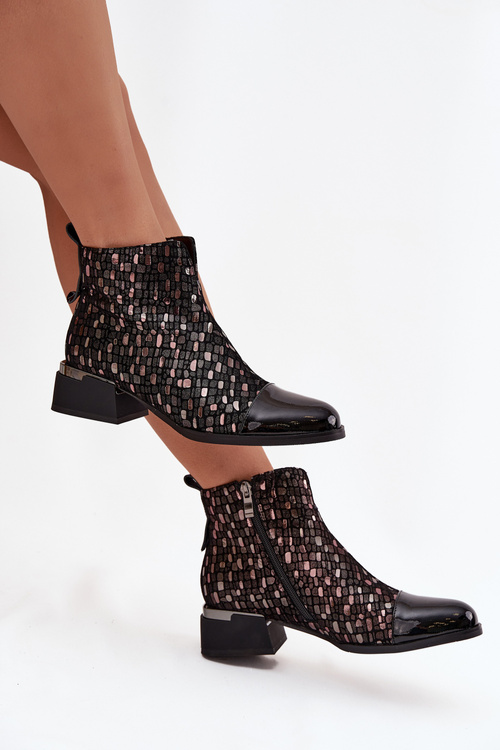 Lakované dámské kotníkové boty z pravé kůže na nízkém podpatku D&A LZ52-960 Černé