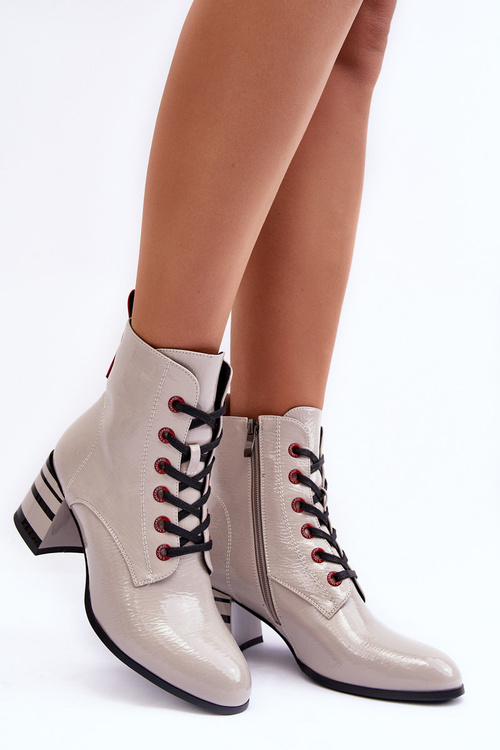 Lakované boty na podpatku SBarski MR870-49 světle šedé