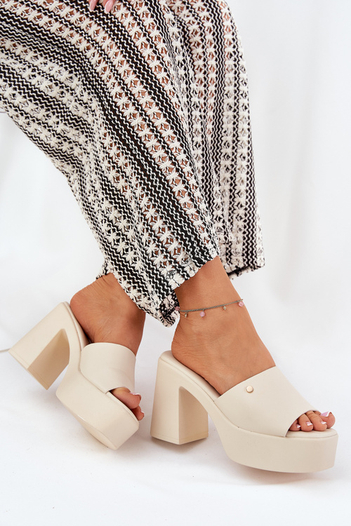 Dámske Sandále Z Eko Kože Na Opätku A Platforme Svetlo Béžové Tamirella