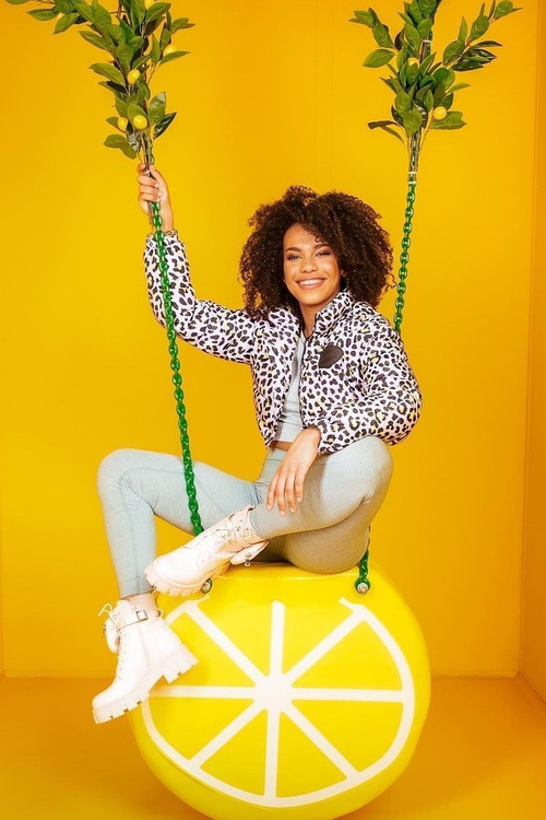 Pracovníci na platforme s obličkami Pink Saturnay