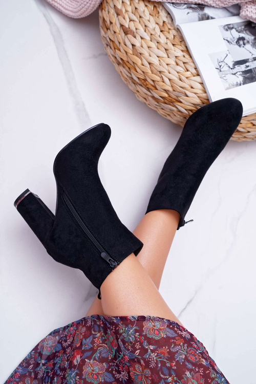 Vysoké podpätky žien čiernej sadie