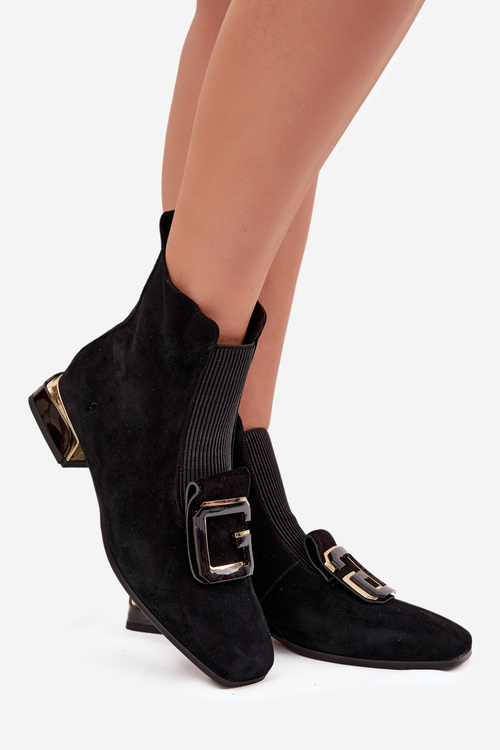 Kožené semišové dámske členkové topánky na nízkom podpätku s ozdobou D&A MR52-217 Čierne