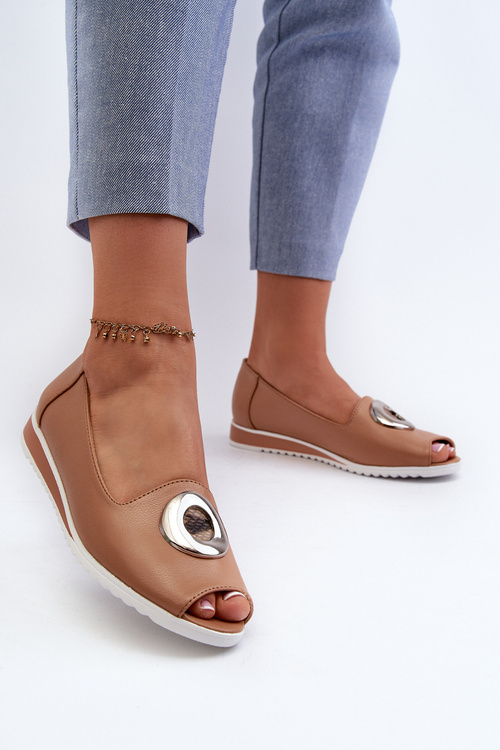 Dámské lodičky s ozdobou z ekokože tmavě béžové Biolita