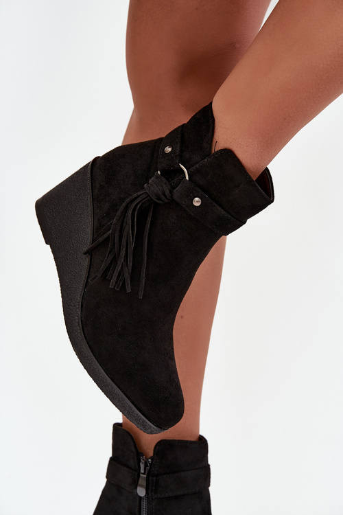 Zateplené dámské kotníkové boty na klínu s třásněmi Černé Olivarae