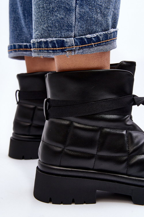 Dámské černé kotníčkové boty s prošíváním a šněrováním Bizzanti