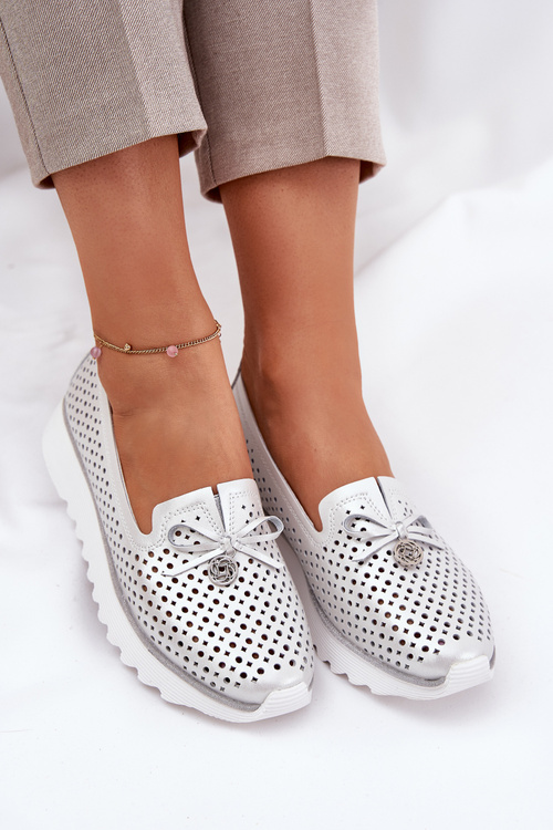 Dámske Kožené Polobotky S Ažúrovým Dizajnom Z Prírodnej Kože D&A LR51-631 Strieborné