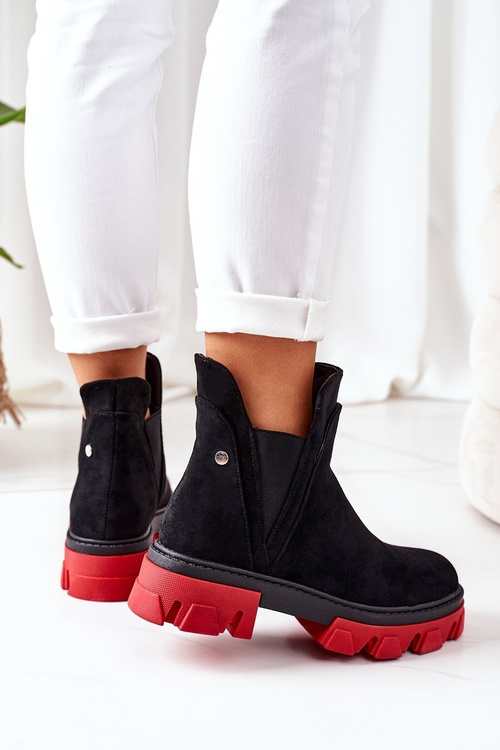 Izolované topánky Čierne a červené čelety nebojácni