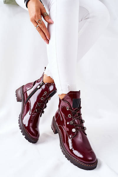 Lastúrny izolovaný burgundský claghan