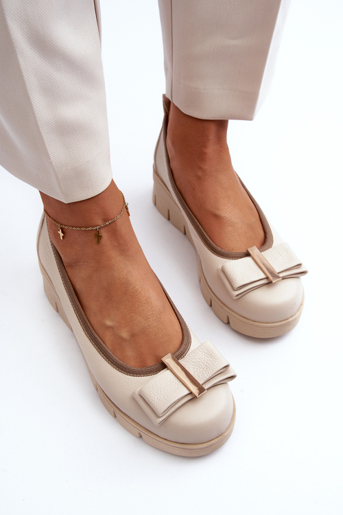 Kožené baleríny na platformě s ozdobou krémové Lewski 3384