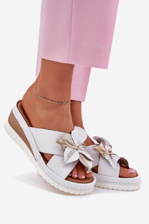 Kožené Dámské Klapky Na Klínu S Ozdobným Květem Artiker 52C0537 Bílé