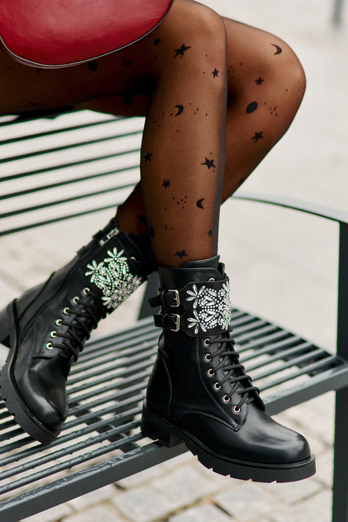 Zateplené pracovní boty s ozdobným pásem a přezkami černé Viveria