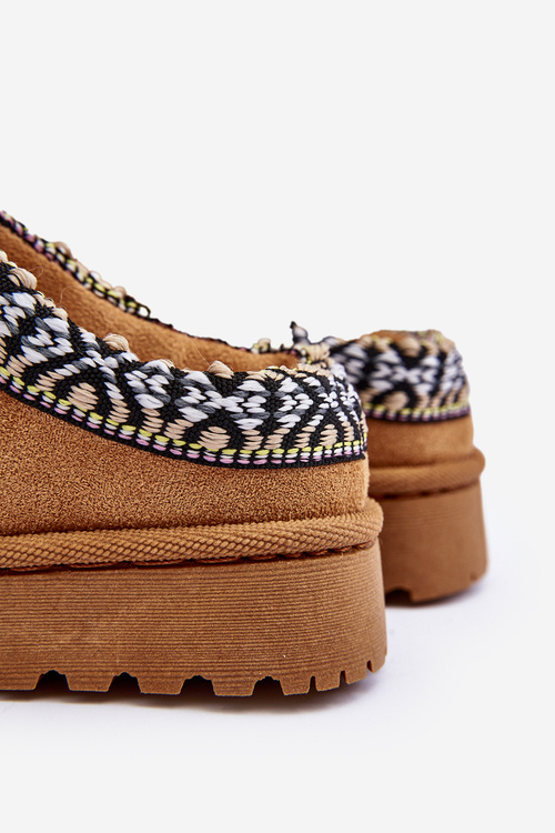 Detské papuče vložené izolované ťavu olivane