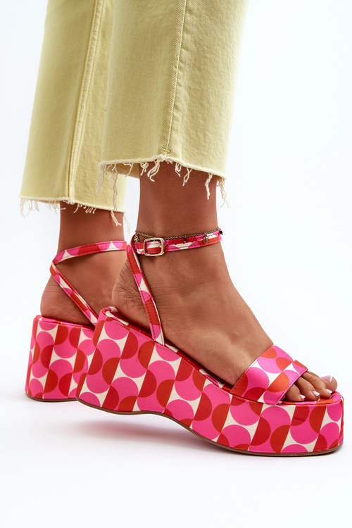 Vzorované sandále na platforme a klinčeku Fuksja Wiandia